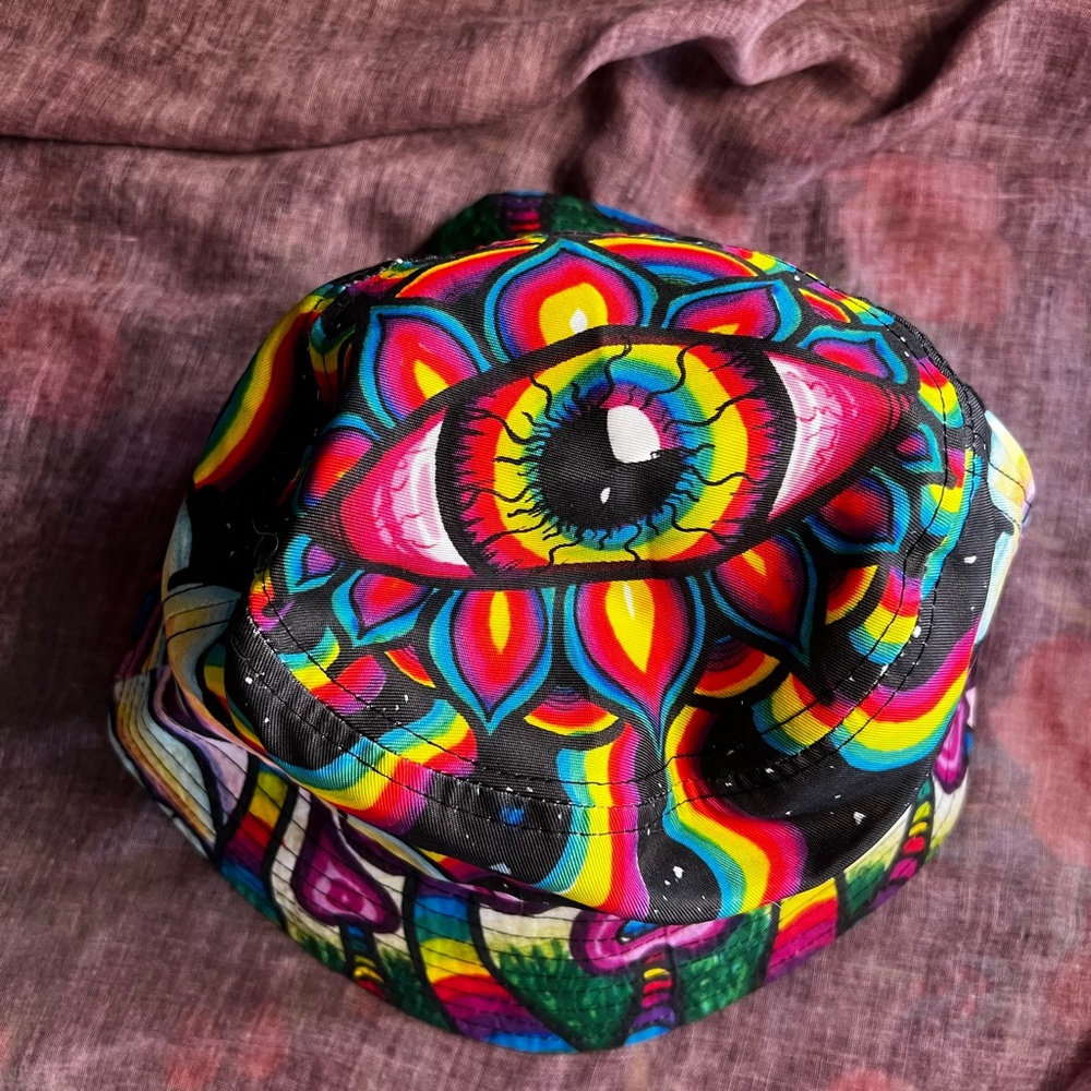 RAVE BUCKET HAT